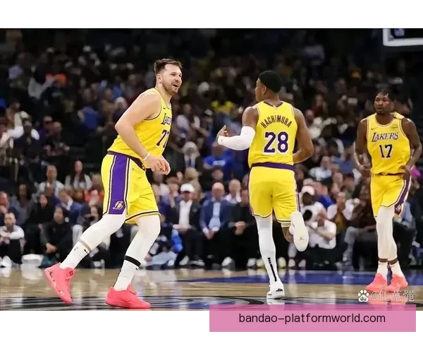 雷迪克盛赞东契奇斗志高昂斯马特成最佳队友助力球队再冲巅峰 雷迪克盛赞东契奇斗志高昂斯马特成最佳队友助力球队再冲巅峰